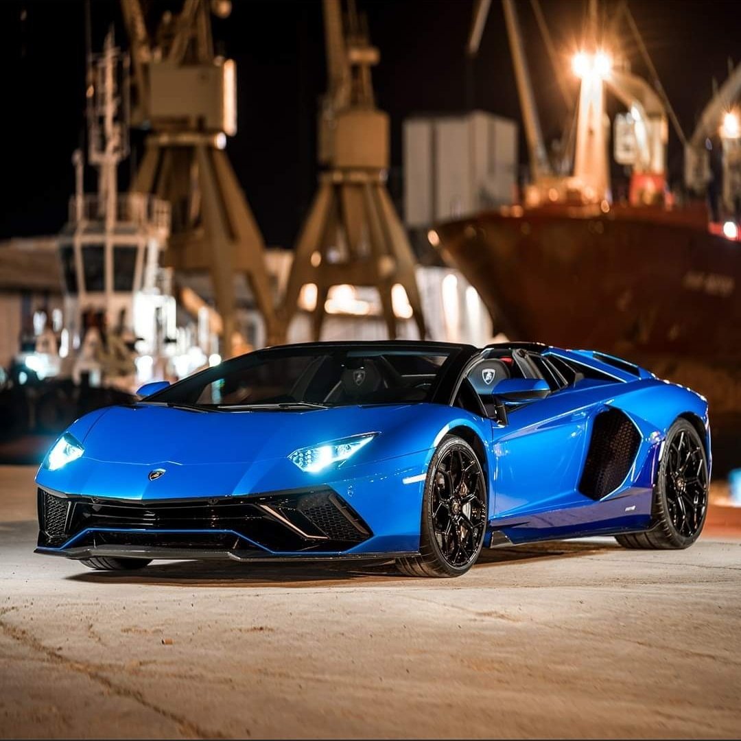 Anonymous395754's tweet photo. #supercar #Lamborghini #blue #Convertible https://t.co/VVla9KgieE