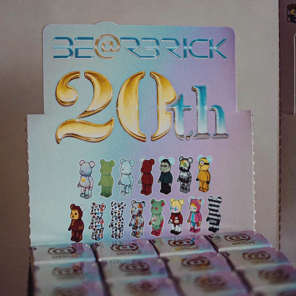 SoleWhat's tweet photo. Take your pick at the highly artistic blind boxes with random designs. You might even unbox a secret or two!

BE@RBRICK Series 42 Blind Box ‘20th Anniversary’.

Comes in a set of 24 pieces (case box) or individually. Retailing at RM1,000.00 &amp; RM49.00. https://t.co/l6mF8Ud9xl