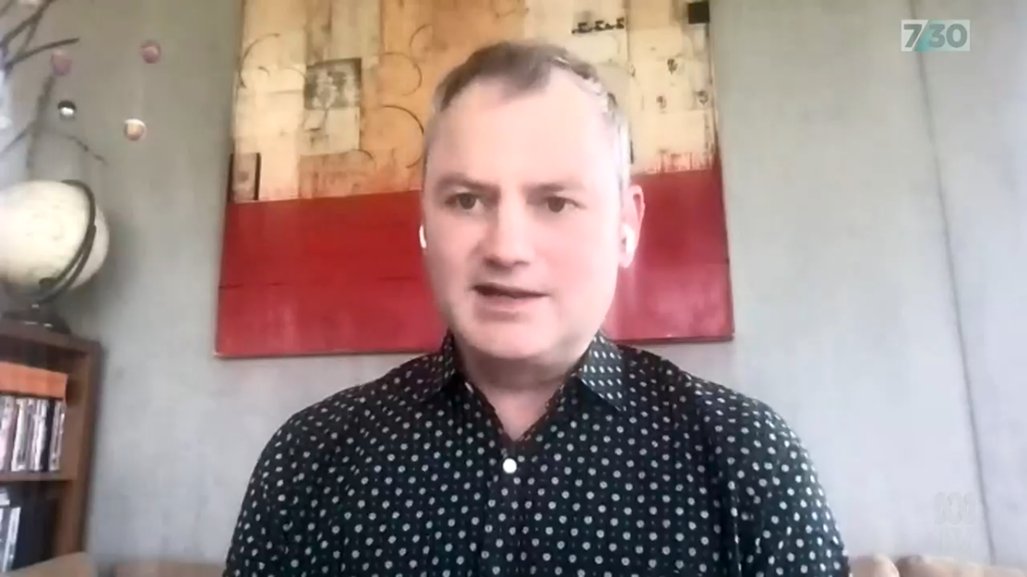 TooheyMatthew's tweet photo. My dodgy brain got a little overwhelmed last night.
Here's some more #GenderBalancingClothingCommentary from #abc730.
First up, @simonahac allows his simple black and white shirt to keep the focus on the art and globe behind him.
Definite #LockdownLocks. https://t.co/oAmUmUIh5V