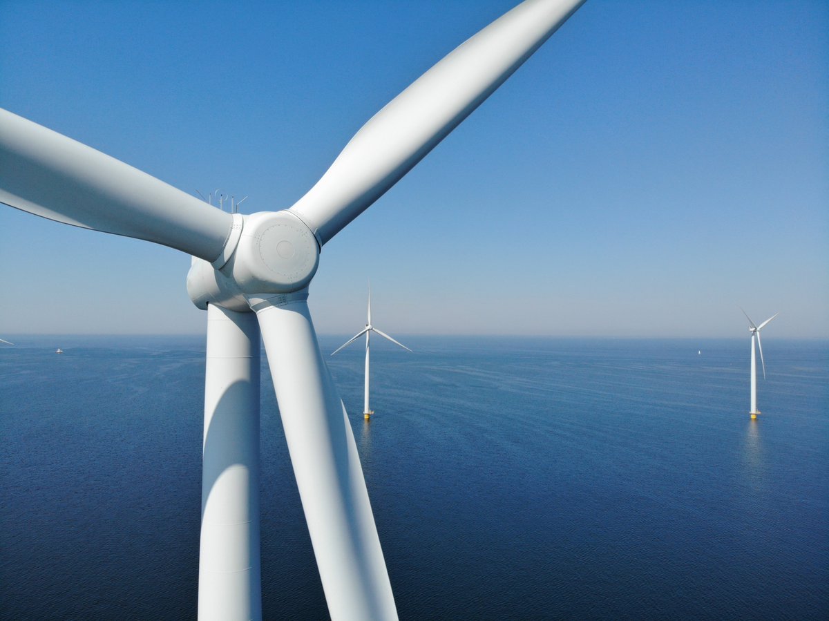 Osprey_CSL's tweet photo. We're attending @RenewableUK Global #Offshore #Wind to engage with industry leaders to discuss how the sector can support 2050 climate targets. Osprey has a key role to play in developing solutions that will allow #aviation and wind to co-exist positively: https://t.co/gc2mLCt0n8 https://t.co/nu7OOvnBD2