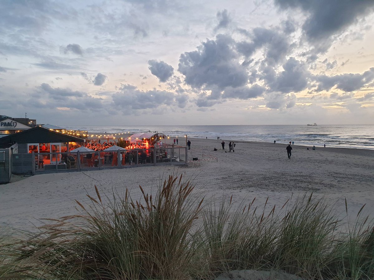 28/09/21 verrassingsoptreden Martin Garrix bij #paal17 op #texel. Helemaal het Ibiza van het Noorden ;-)