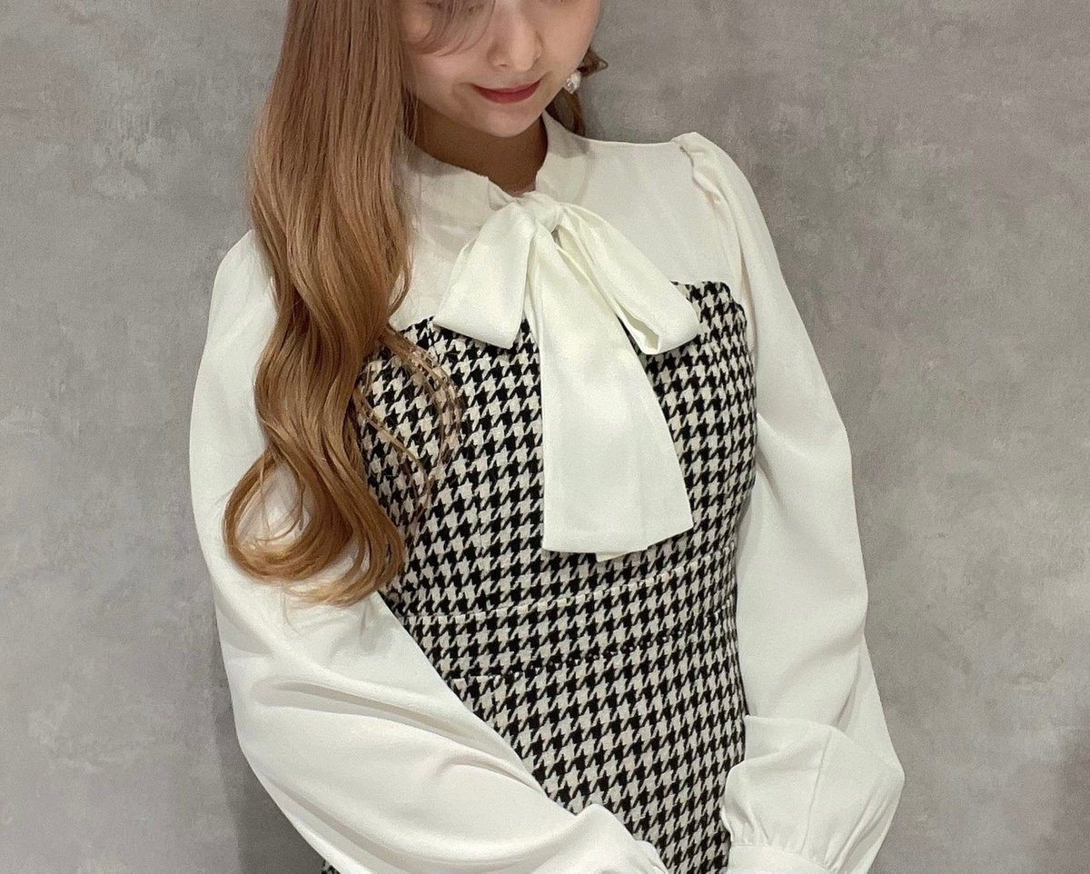 AnMILLEofficial's tweet photo. ルミネ池袋店

池袋店限定OP販売中👗🤍

千鳥切り替えリボンOP

薄手のブラウス素材なので
今の時期から着ていただけます♪

丈感長めで上品な印象に...♡

¥8,900taxin https://t.co/njDgbQjeUb