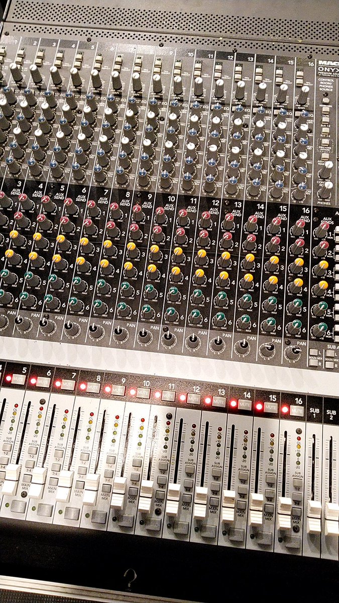 ROCK_BRINGER's tweet photo. メンテナンス終了です。
この症状は!?と思って買って見たら正解でした。
同じ機種を使い続けているとなんと無く分かるものです。
これで手元に2台あると安心感半端ないです。
仕事してるとこういう事ありますよね~
#StudioASSAM
#企業公式相互フォロー
#スタジオは箕面 https://t.co/75HSLr8WlZ