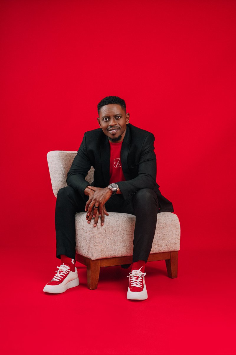 collectionsbybk's tweet photo. PROCTOR LEGEND LOW-TOP  SNEAKERS x @DipsySelolwane
#proctorlegend
#collectionsbybkproctor 
#dispy-do
#footballegend
#GOAT 
#expressyourself 

Creative Director: Bk Proctor 
📸 by @groovygc 
Mua: Noliwe Walebowa
Set Manager: Tselantle Lethosa https://t.co/34tAxxWgvi