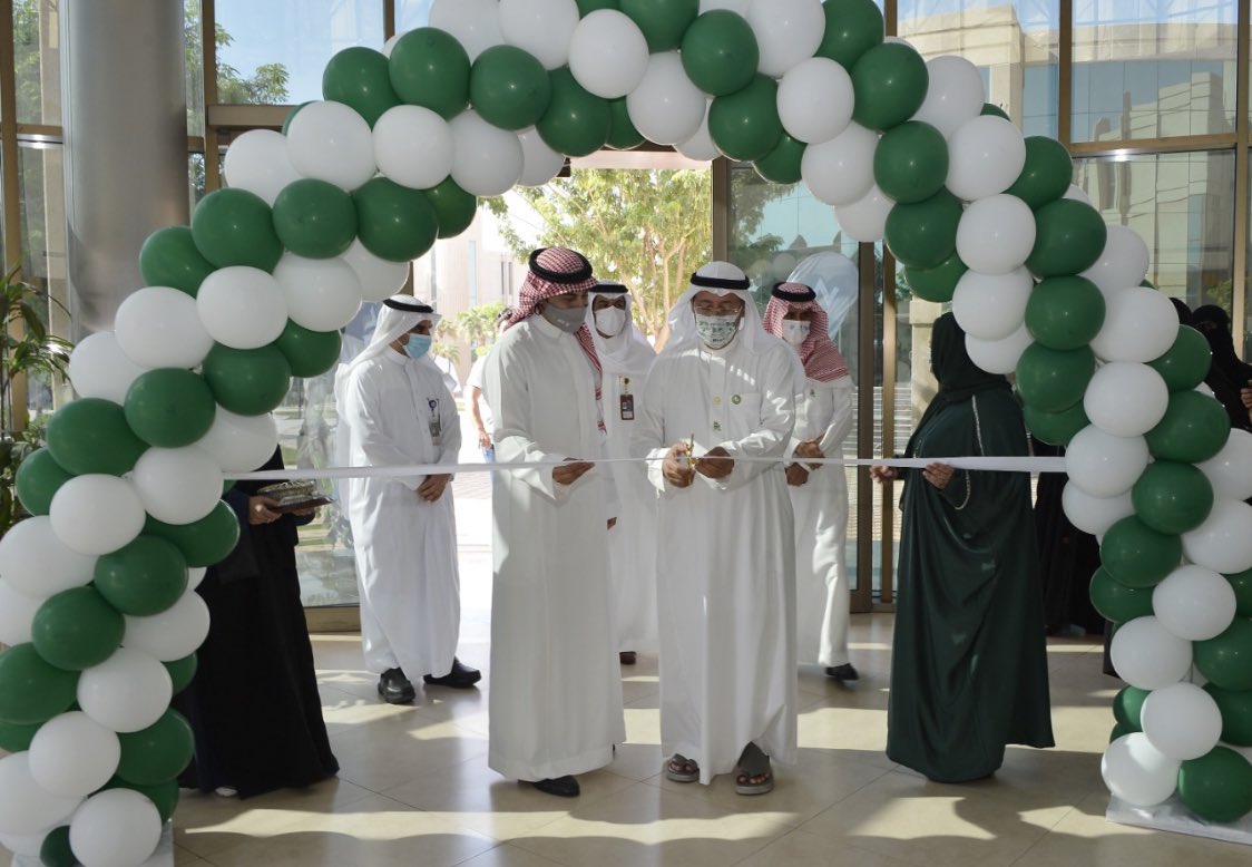 IAU_KSA's tweet photo. تحقيقاً لـ #رؤية_السعودية_2030 
نحو توفير فرصاً جديدة للنشاط والمواصلات دشن معالي رئيس #جامعة_الإمام_عبدالرحمن_بن_فيصل أ.د.عبدالله الربيش 
المرحلة التجريبية لخدمة التنقل الذكي؛ من خلال توليد الطاقة النظيفة داخل الحرم الجامعي بواسطة الدراجات و السكوتر الإلكتروني بتطبيق WAYZ https://t.co/Kcn7AwZEhi