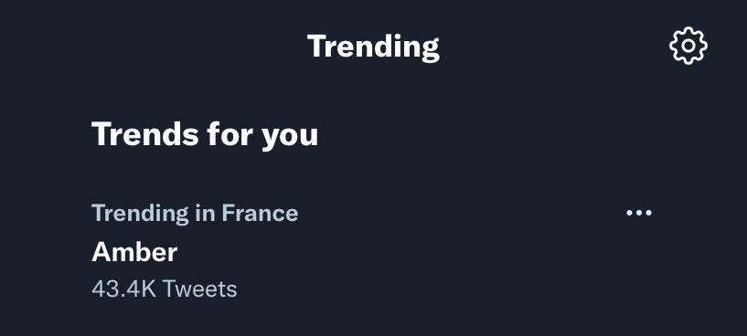 selbybee's tweet photo. omg what a warm welcome j’aime la france #trending 😌 https://t.co/UdC5hxXxDy
