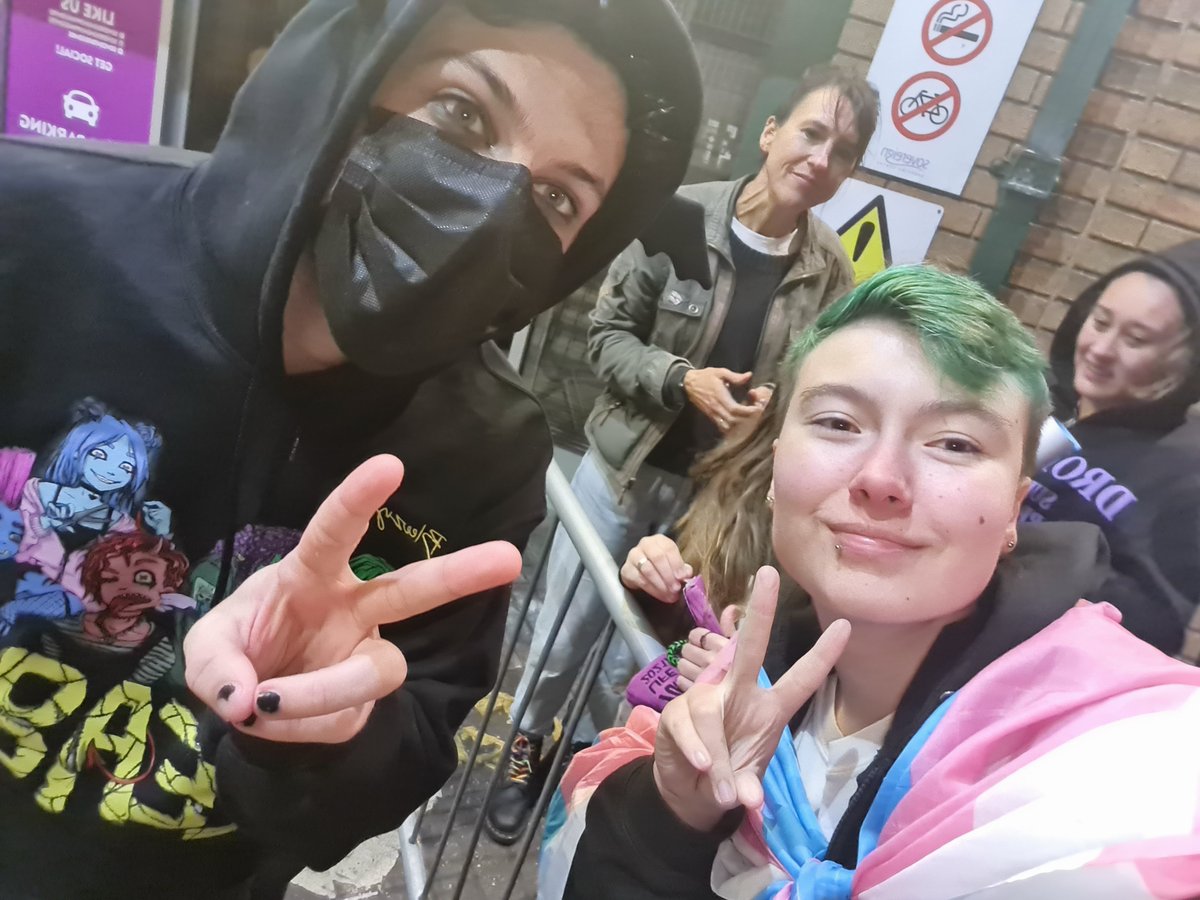 RJ🖤🧷💫 tweet media