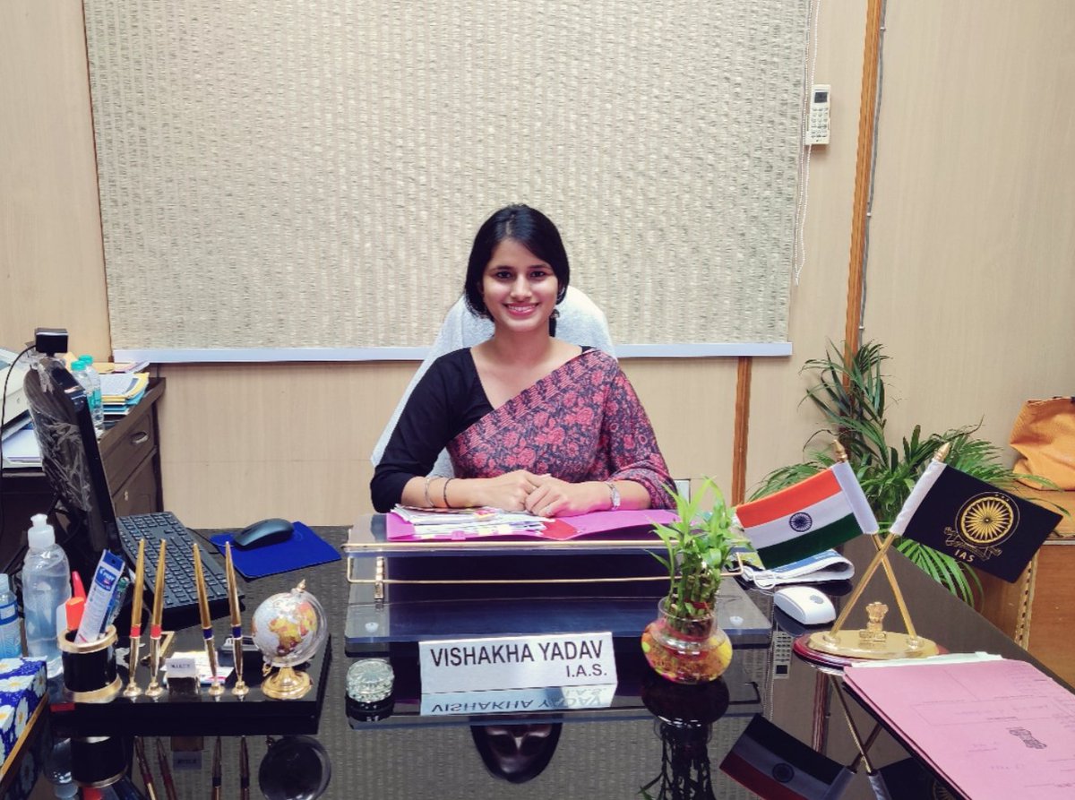 yadavVish21_IAS's tweet photo. The Joy of Little Big Things 😊
Successful completion of independent charges of BDO and Tehsildar in my training district North-west Delhi.
#firstoffice
#Districttraining
#iastraining
#forevergrateful https://t.co/Y8SbGOHe2x