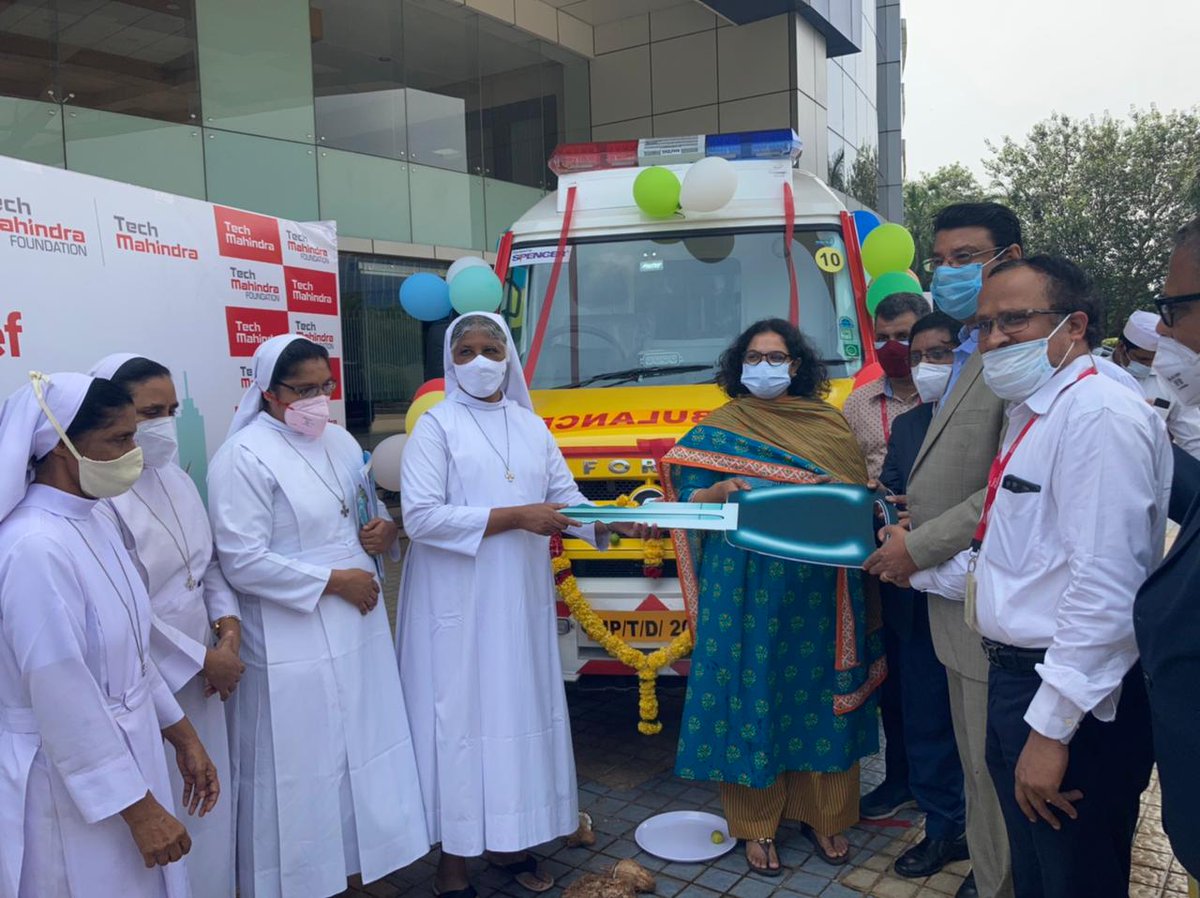 KrishnaGM's tweet photo. Sharing moments #AmbulanceDonation to #StJoshep'shospital in Vizag through @gummallasrijana IAS-GVMC by BK Mishra, VP Delivery Ops &amp; Local TM Leaders Gowri Maddala, Kolluru Ravi, Murali Gundubogula, CS team &amp; associates @tech_mahindra @techmahindracsr
#RiseforGood 
#ResolvetoRise https://t.co/FbQhlm7Q7Z