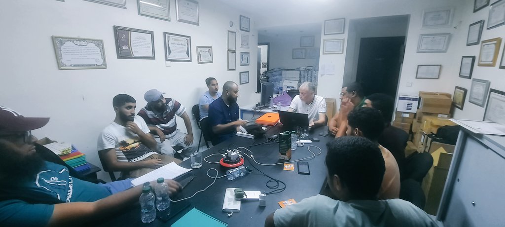 إجتماع أعضاء المكتب التنفيذي و أعضاء المكتب المسير و أعضاء اللجان لجمعية الأفق من أجل مناقشة عدة نقط تهم الاستراتيجية المستقبلية للميادين المسطرة في قانونها الأساسي