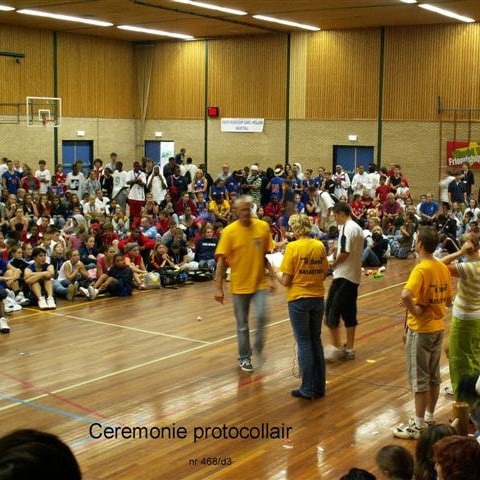 Op zaterdag 2 Oktober wordt een feest gehouden voor het 60 jarig jubileum van Akrides. Wij waren benieuwd weten jullie wie de personen op de foto zijn? En of ze ook naar het jubileum komen?
