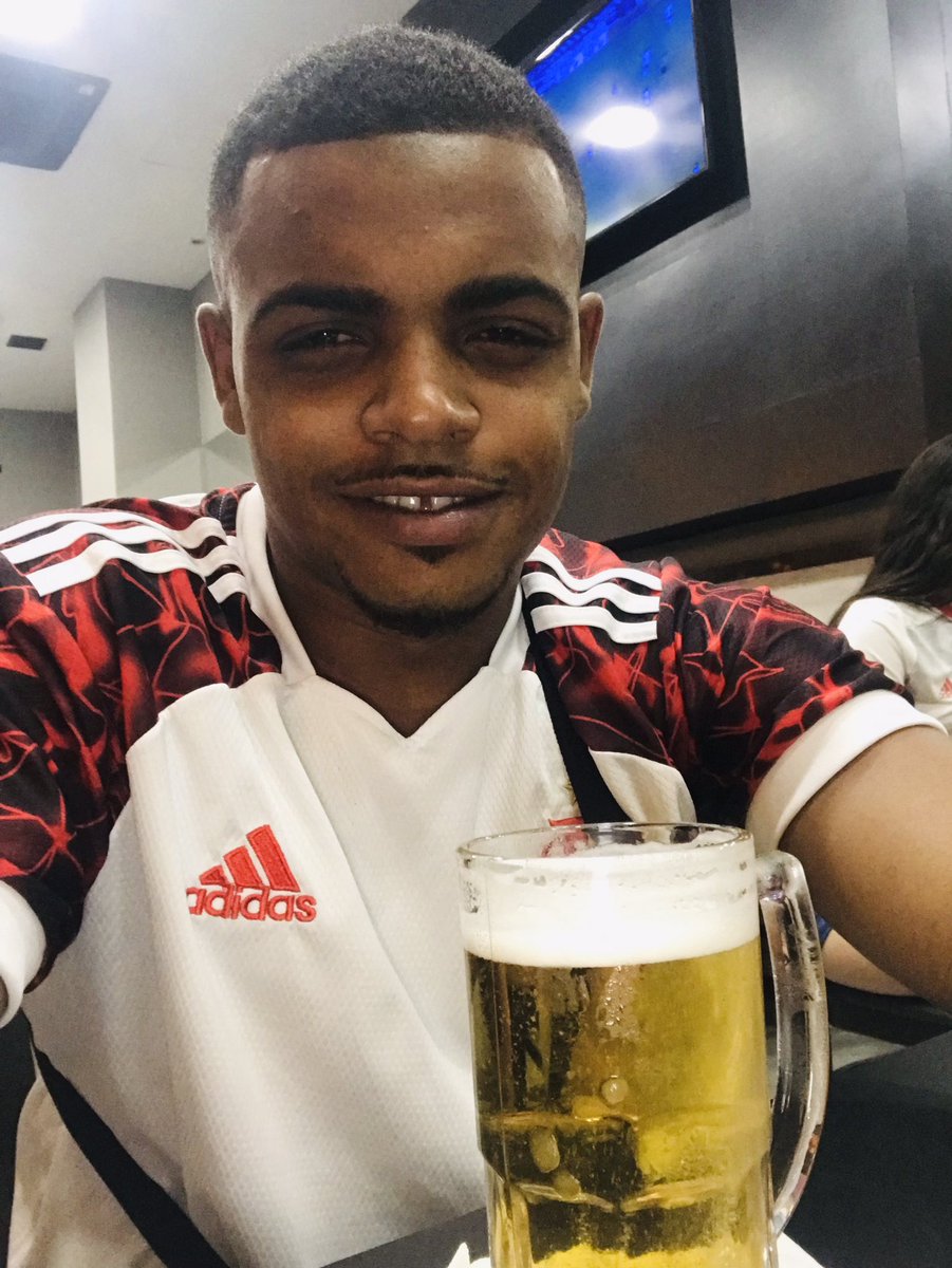 Hugo50332029's tweet photo. Tô Aí Na Pista Mais Um Ano Se Passou Gratidão A Deus Por Tudo 🙏🏾🎉🎁🍺 https://t.co/DYsGlcKlja
