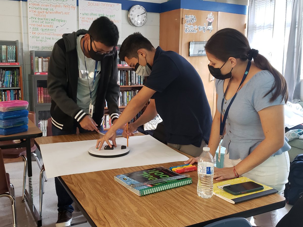 MelmartinezSrhs's tweet photo. ESOL 1 prepared posters for a gallery walk to learn about story elements. They're so creative and take such pride in their work!!! @SamRayburn_HS @PasadenaELL @VReyes15 https://t.co/i8Jp8NlTXQ