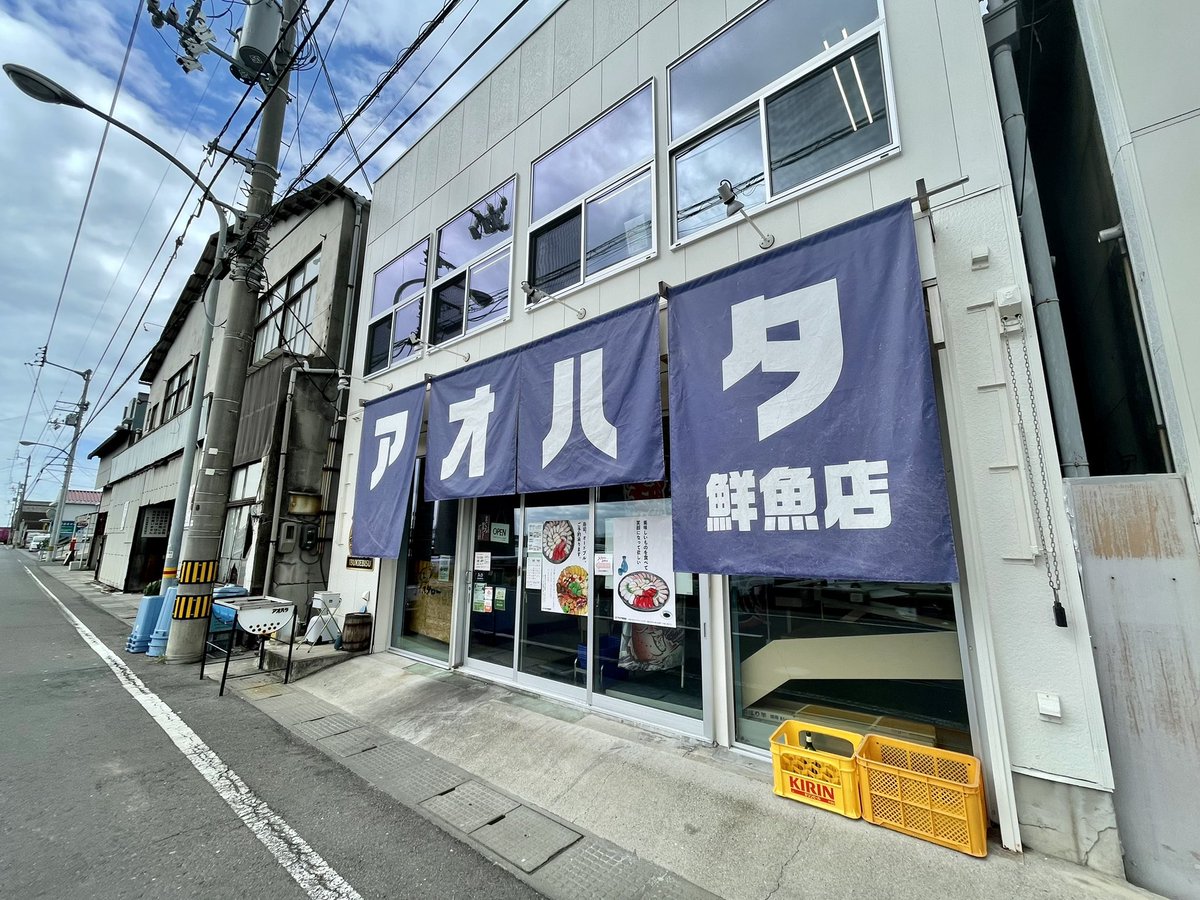 sanpo_2021's tweet photo. 本日10時~18時まで開催されている「裏ハタまるしぇ」に行ってきたんだニャ🐱‼️
この日限りの新商品やスイーツ、お得商品が販売されているニャ❣️
編集部は、小さなお菓子屋さんRisumのあにまる食パン(ネコ)をGETしてきたんだニャ😻✨可愛過ぎるニャ‼️
#観音寺市 #アオハタ鮮魚店 #マルシェ #Risum https://t.co/4MhamOT8Pr