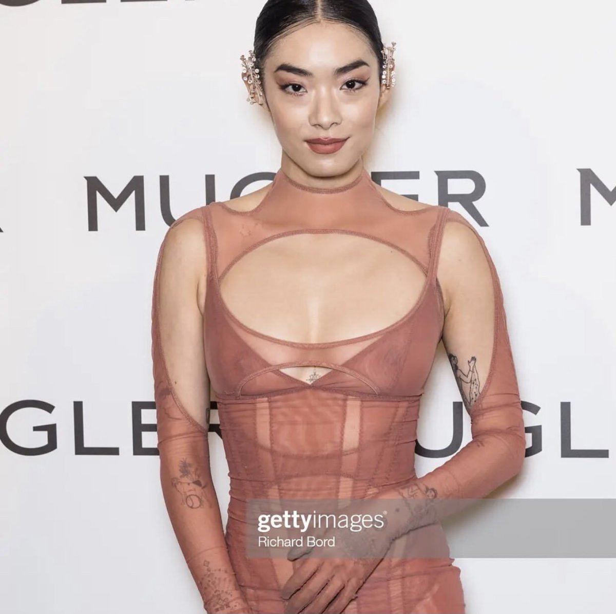 rina sawayama in mugler ss20 rtw at the thierry mugler couturissime in paris, france (september 2021)