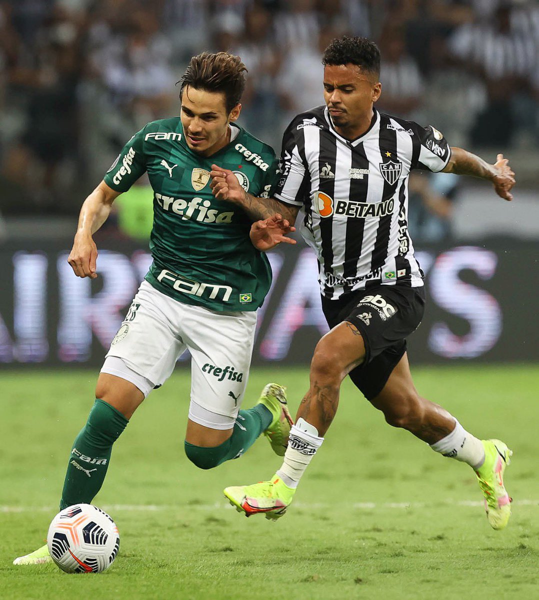 raphaelveiga23's tweet photo. Partiu Montevidéu! Glória a Deus! 🐷🇮🇹 
@palmeiras https://t.co/29GuEbqdhf