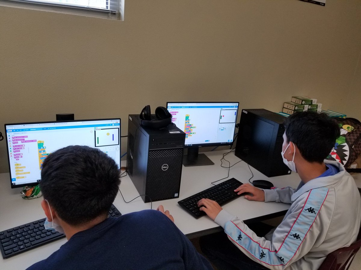 JoseLSilvaSmith's tweet image. Time flies when you are having fun! It makes me so happy to see our THS Computer Science students applying their coding skills and key concepts as part of their 9-weeks exam.♥️✅👍🤗🍎 #WeTeach_CS #TISDProud