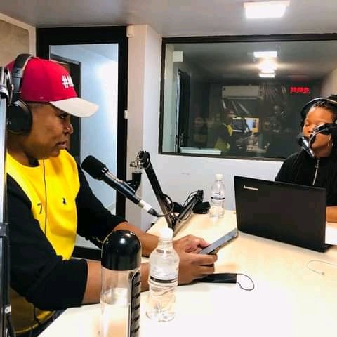 Donald_KingPDK's tweet photo. I've just completed my catch-up of this incredible moment in Radio history #MarawaOnHAR 🙌🏽🎙🎛
Again, Congratulations Sesi @Naledi__Aphane & @HopeAlive_Radio 🥳 And to the Legendary @robertmarawa Sir, the country loves & appreciates you. You're inevitable. #FiredFm 😇🙏🏽 https://t.co/0Y99siZAhC