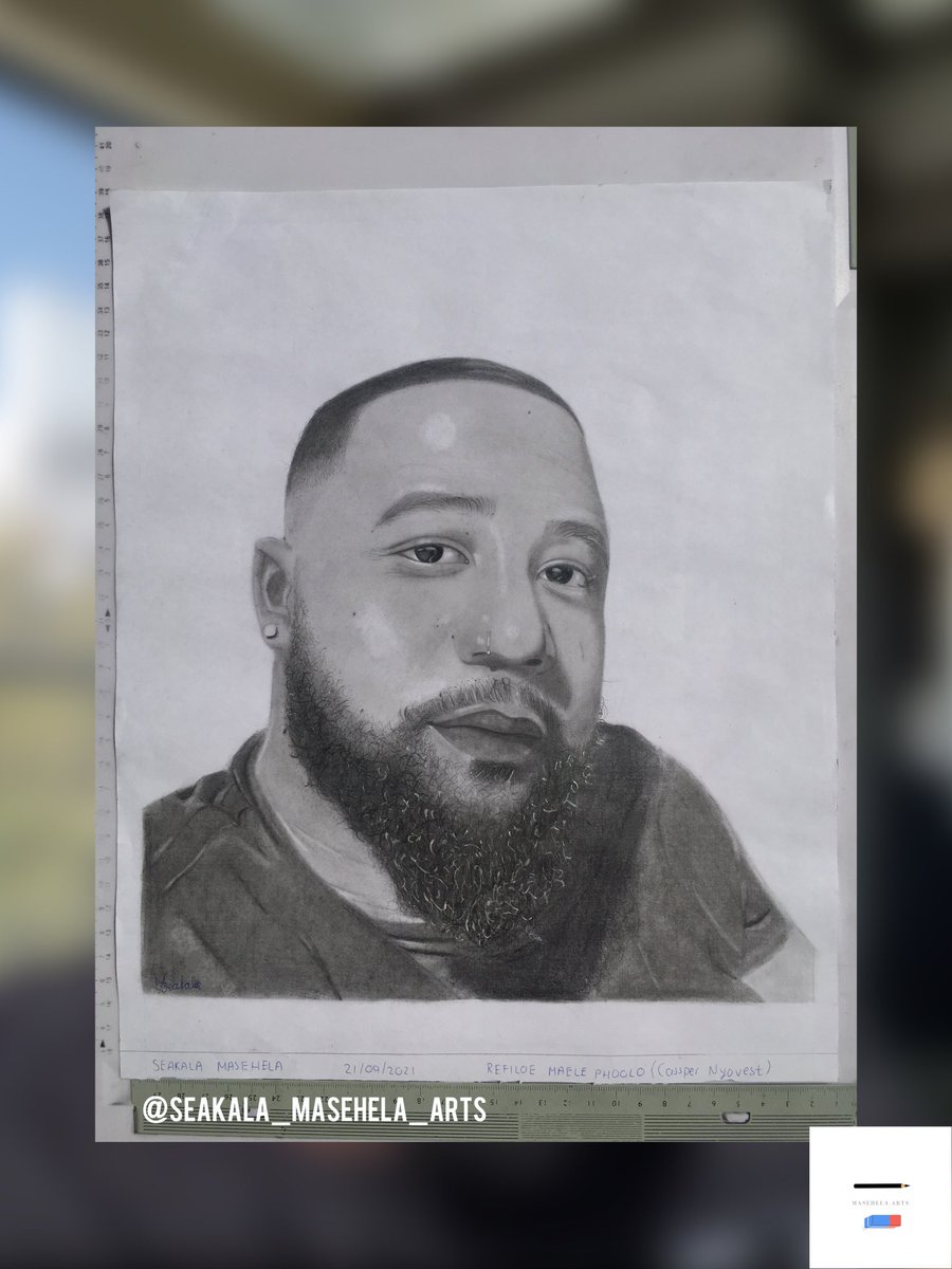 Seakala6's tweet photo. The Don🕴

@casspernyovest 

#artist #artisoninstagram #art #artwork #seakala_masehela_arts #pencil #pencildrawing #artoftheday #charcoal #charcoaldrawing #rap #titomboweni #Tsholofelo #990 #realism #portrait #beard https://t.co/4tRpGPZWMR
