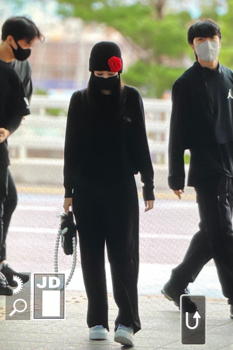 210929 ICN 출국 제니
얼마만이야ㅠㅠㅠ 잘다녀와❤️
#BLACKPINK #블랙핑크 #JENNIE #제니