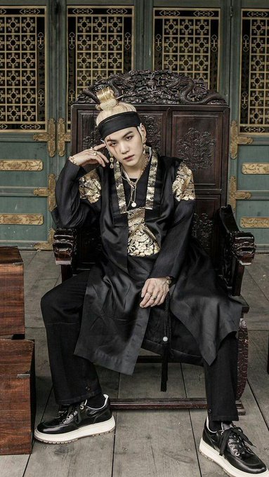 Rosebexxy_'s tweet photo. Suga's solos under BTS have surpassed 300M streams on Spotify. This news literally made my day.!
CONGRATS BTS SUGA 💜
This cutie's duality is no joke 😺🔥
#BTSSUGA300MSpotify
#BTS #YOONGIWORLDDOMINATION https://t.co/7JM9PQVOsb