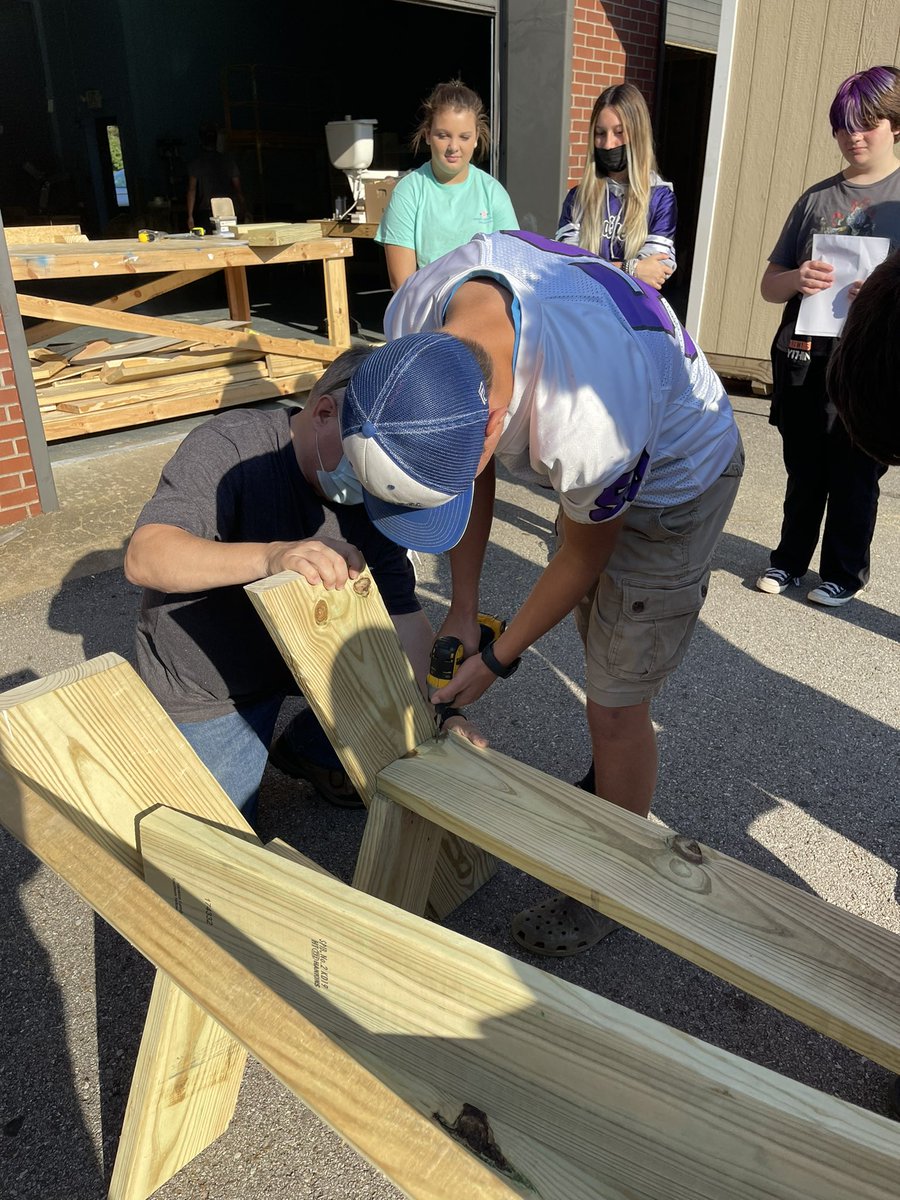 PortlandEastMS's tweet photo. Thank you @scmtchs students and staff for welcoming our students! 
#eaststem #sumnerstem #SumnercountyCTE https://t.co/SoenLHPRwP