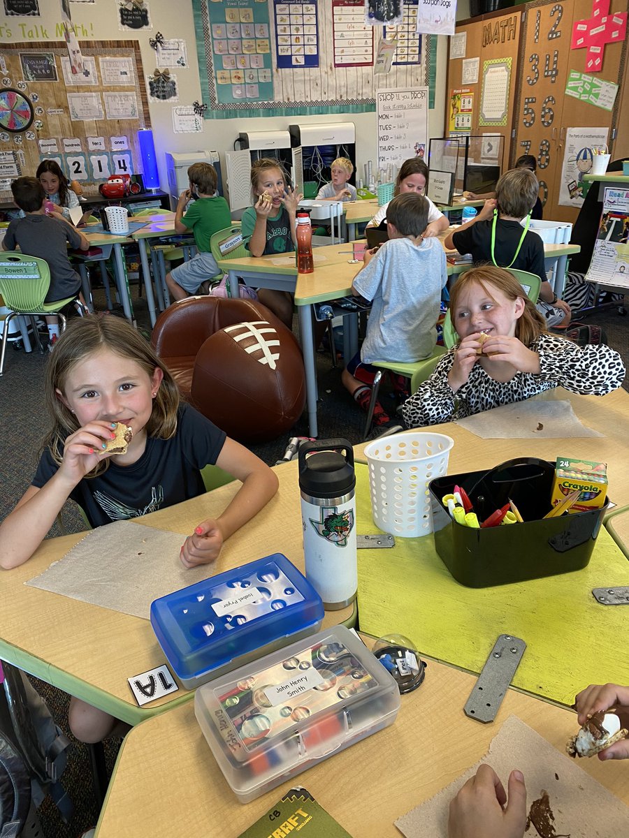 StumpyClass's tweet image. Learning about states of matter=a yummy treat. @WGESdragons