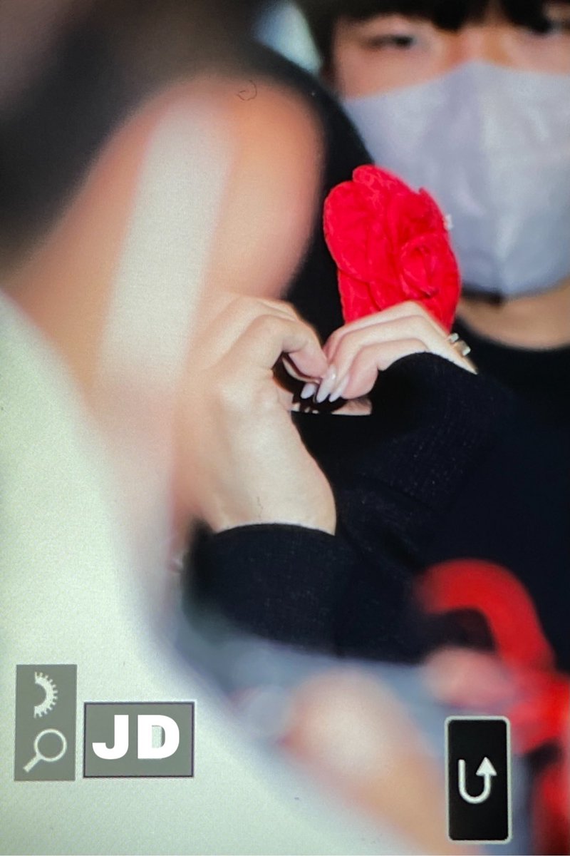 210929 ICN 출국 제니
인사해줘서 고마워ㅠㅠㅠ❤️❤️
#BLACKPINK #블랙핑크 #JENNIE #제니