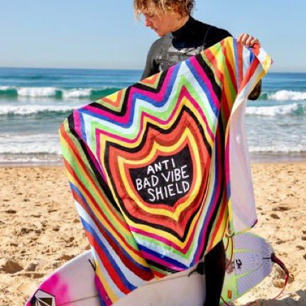 REGULATOR_WEB's tweet image. 近日販売開始◎
ポジティブなバイブスを発信するサーフエキスパートのOzzy Wright によって生み出されたAnti Bad Vibeシールドをモチーフにしたタオルとフード付きタオルが登場！
regulator.jp
#volcom #regulator #regcrew