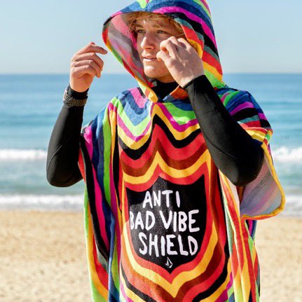 REGULATOR_WEB's tweet image. 近日販売開始◎
ポジティブなバイブスを発信するサーフエキスパートのOzzy Wright によって生み出されたAnti Bad Vibeシールドをモチーフにしたタオルとフード付きタオルが登場！
regulator.jp
#volcom #regulator #regcrew