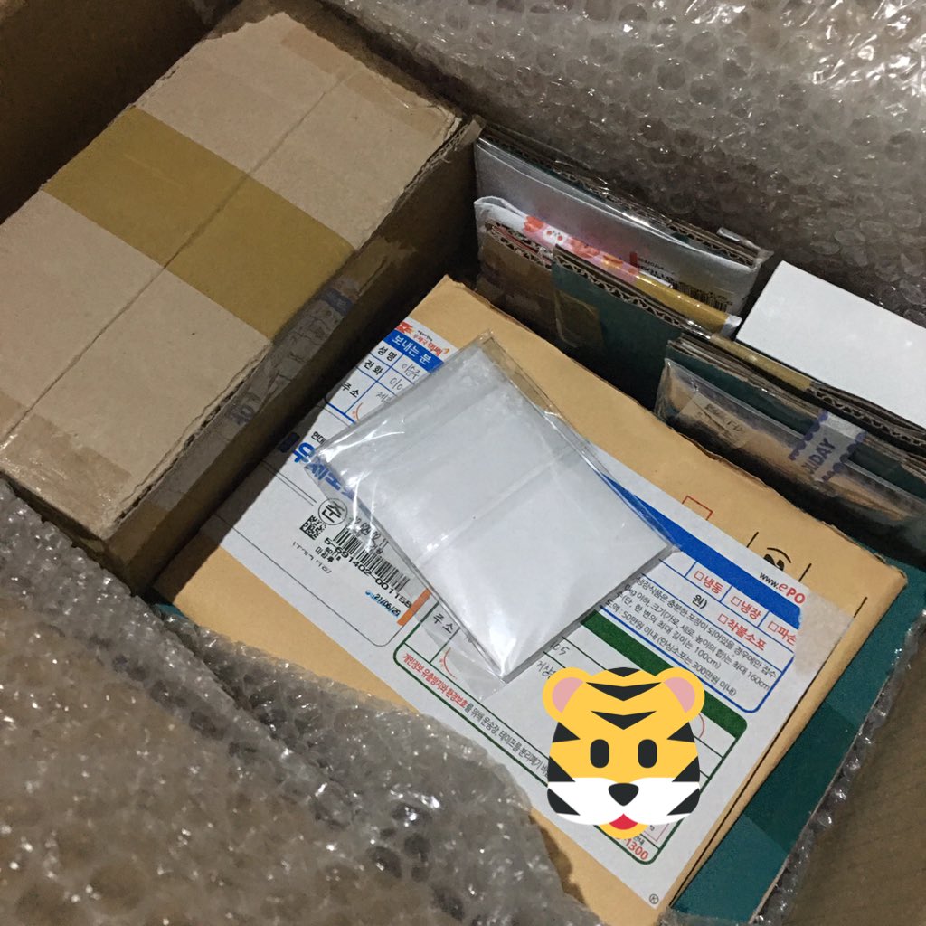 leesales_'s tweet photo. #leesupdates
new kr add items are finally with me. i’ll start unpacking them after our lab today. please bear with me since im really busy until next week >< i’ll tweet again later once im done sorting the items! https://t.co/NARsB7cSmy