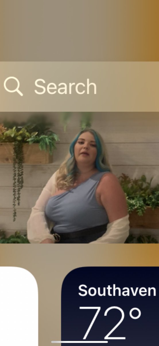 awkwardmaggs's tweet photo. Why does my phone think this is what I want to see? I have good pictures. Apple, you’ll be hearing from my self-esteem. https://t.co/LsjeYOaQue