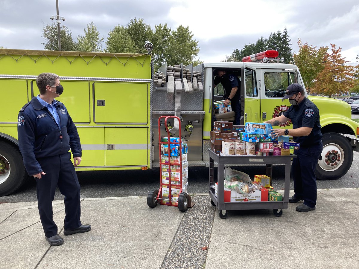 cmoennick's tweet photo. Thank you to the Surrey Firefighters for providing CHS with food for our students. It takes a community to care for our kids❤️#chslearn #sd36learn https://t.co/ET9kjqaKtk