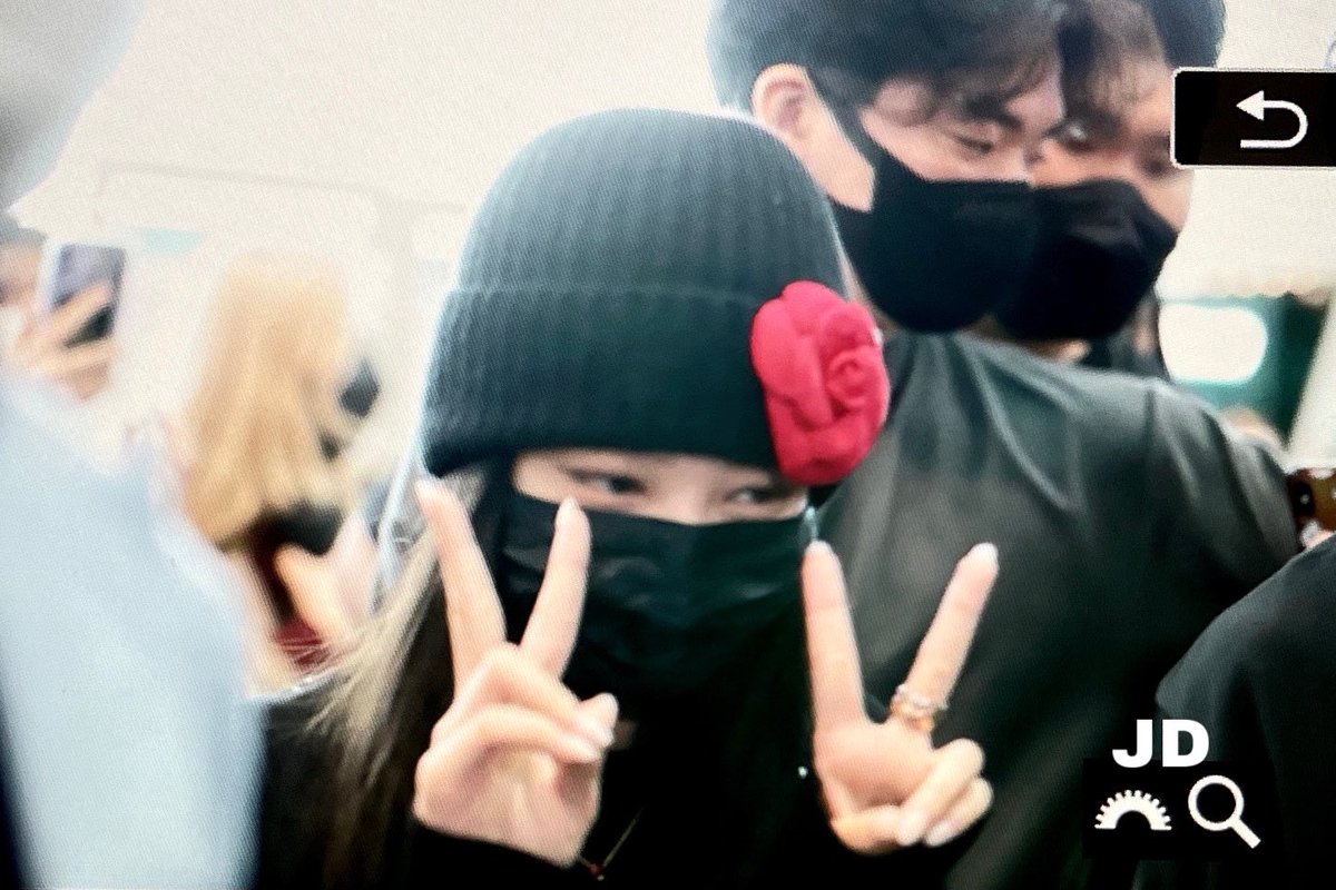 210929 ICN 출국 제니
간지콩알                                        ✌🏻콩알✌🏻
#BLACKPINK #블랙핑크 #JENNIE #제니