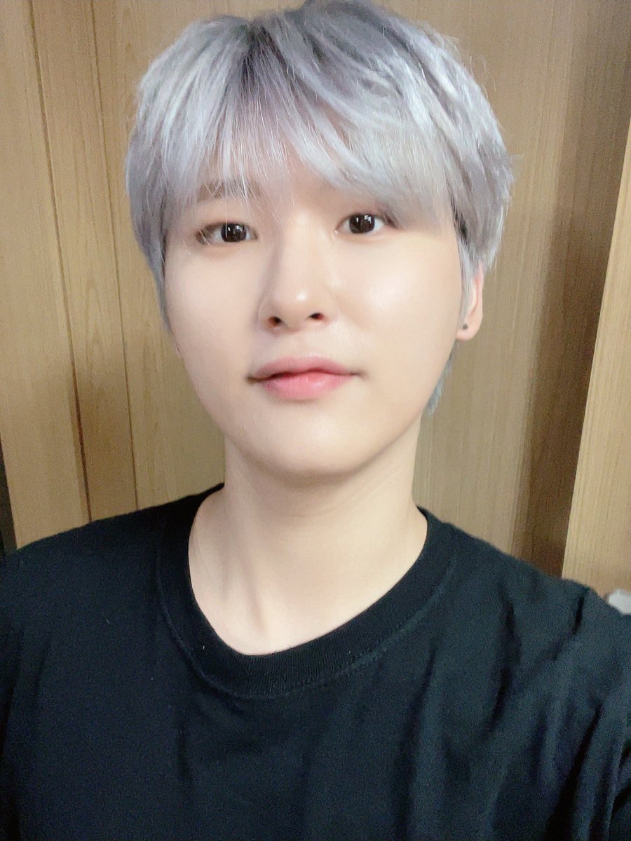 CRAVITY_GLOBAL's tweet photo. @CRAVITY_twt [TRANS]

The colour's all falling out ....

#CRAVITY #LUVITY #ASHVIOLET #HAIRCOLOUR #WOOBIN

#CRAVITY #크래비티
@CRAVITYstarship 
@CRAVITY_GLOBAL https://t.co/SO0GmYvNMV