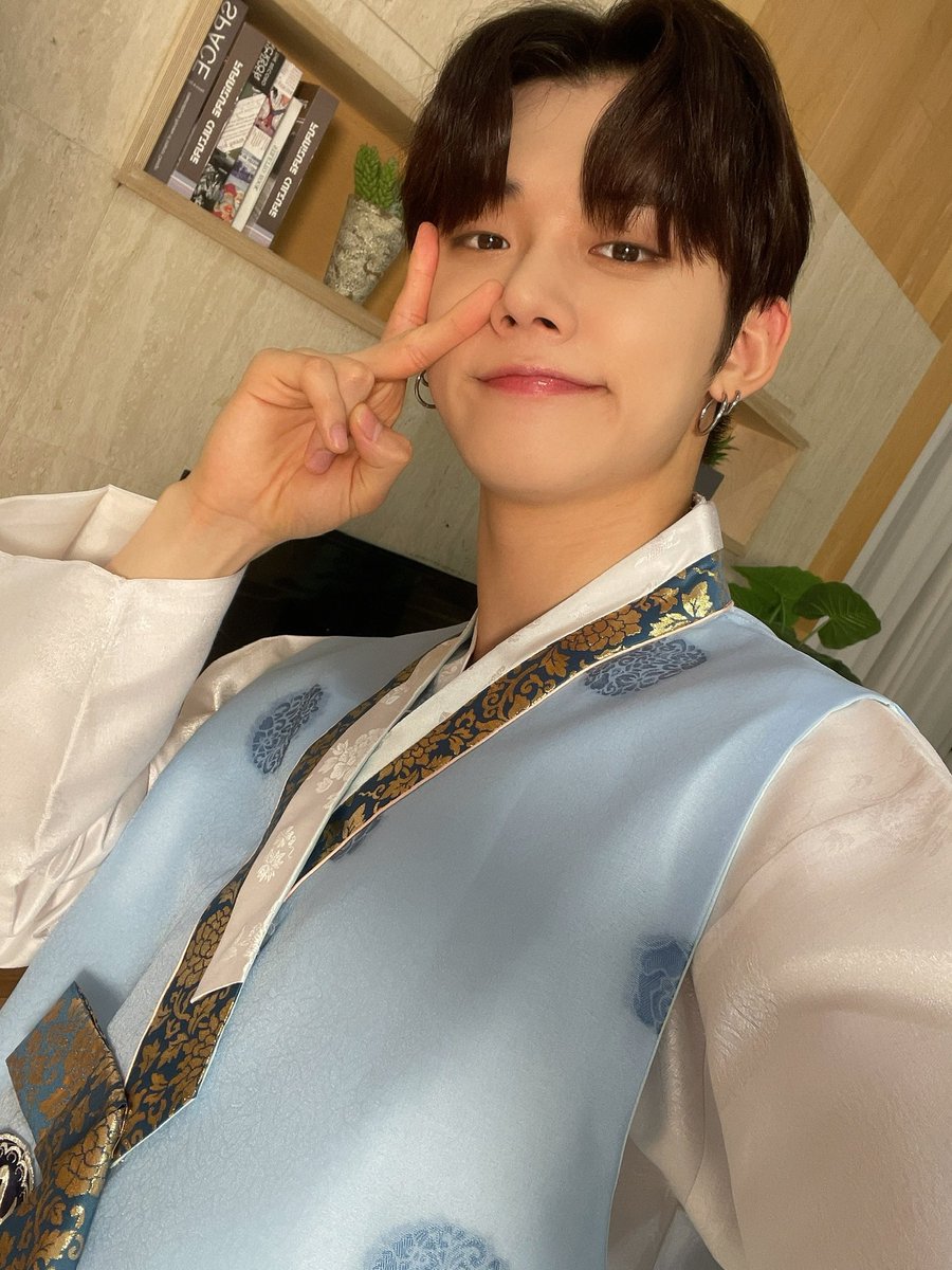 TXT_schedule's tweet photo. 🗓9월 21일 (화) - 하루정리

☑️[트위터] 수빈 사진 업로드
☑️[트위터] 연준 사진 업로드
☑️TXT Reveal Their Dream Collab, Fave K-Pop Group, Love Song and More | 17 Questions | Seventeen
➡️https://t.co/bVat6adyXt https://t.co/lwJlACarUZ