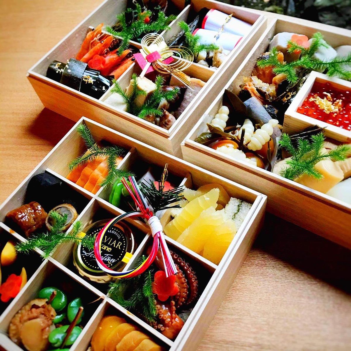 YasujiroI's tweet photo. お節料理予約のお知らせです。井筒安では内容の変わるお節を２種類ご用意いたします。豪華なお節��三段重4名様分　限定20セット５万円(税込)
基本のお節一段重１名様分6,600円(税込)※当館での受け渡しとなります。
お渡し期間12月31日の午前8時から1月1日,2日のお昼12時まで。 https://t.co/G4a1xZiNg7