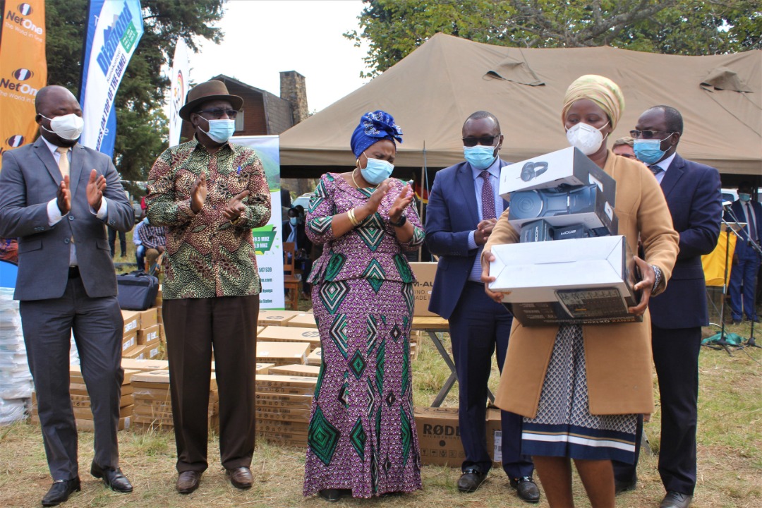 ZOCCzw's tweet image. We appreciate the efforts to capacitate the newly licenced community radio by @InfoMinZW Special thanks to the financial partners @TawfikJelassi @guyberger @MarielzaTalks  @unescoROSA @UNOPS_Zimbabwe @WorldBankAfrica @alyusuph  plurality and diversity key to access to information