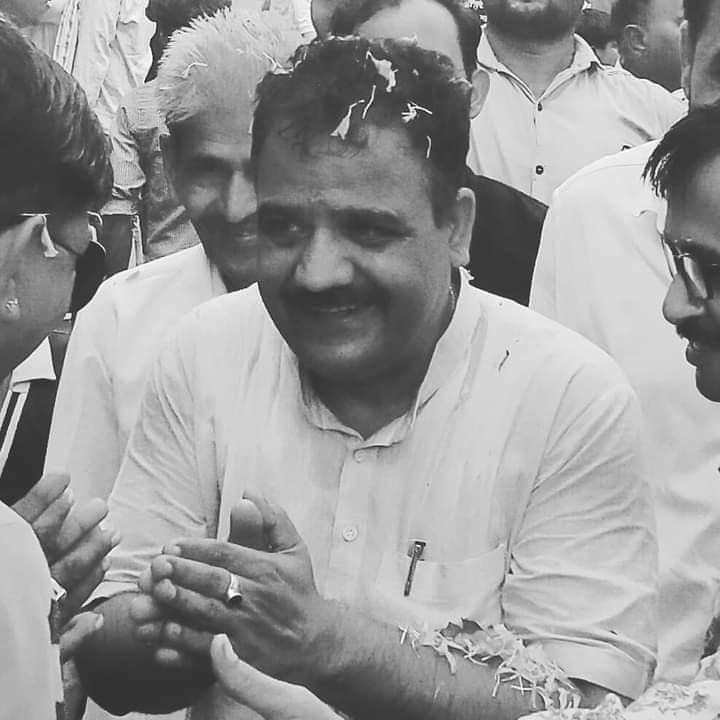 Karanjo97058556's tweet photo. इस बार निमाड़ को चाहिए जमीन से जुड़ा हुआ , युवाओं के दिलों पर राज करने वाला ।
श्री अशोक जी पालीवाल खण्डवा लोकसभा की जन-जन की  पुकार है । 
#निमाड़_का_लाल_अशोक_जी_पालीवाल 
@narendramodi @AmitShah https://t.co/KevEF2Fm9W https://t.co/av2s6ZDZoO