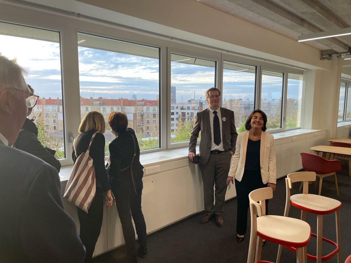 AlainGoudey's tweet image. 🎂🎊Visite guidée du nouveau campus de @NEOMAbs avec @delphmanceau et @Leclerc_MEL, des journalistes et de nos invités mais aussi discours officiels, show de nos étudiants, gâteau d’anniversaire, joie de nos professeurs et beaucoup de talents avec qui échanger.
#150yearsofpassion