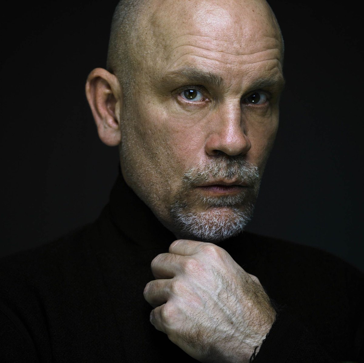 blogsuperheroes's tweet photo. John Malkovich rechazó ser el Green Goblin en las películas de Spider-Man de Tobey Maguire:

"Si me encantase, obviamente lo habría hecho, pero ese tipo de películas no son películas de arte, son propuestas de negocios."

Curiosamente, iba a interpretar al Buitre en Spider-Man 4 https://t.co/xPctFkkzaW