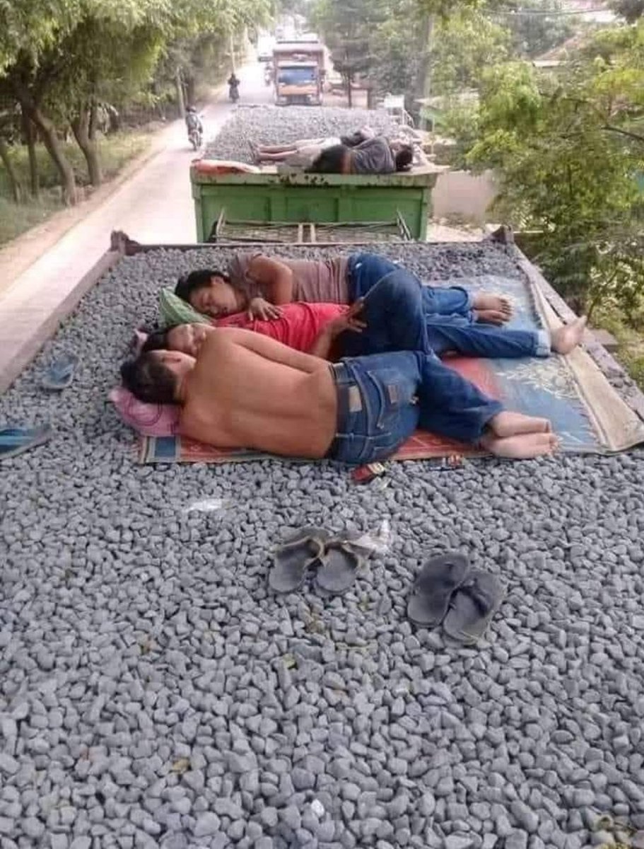 TIDAK ADA SUAMI YG JUJUR Taukah dirimu kalau suamimu mungkin sering dicaci maki bosnya.? Taukah dirimu kalau suamimu mungkin sering mendapat hinaan di luar sana.? Taukah dirimu mungkin suamimu bahkan baru saja mempertaruhkan nyawanya demi dirimu dan anak" mu.