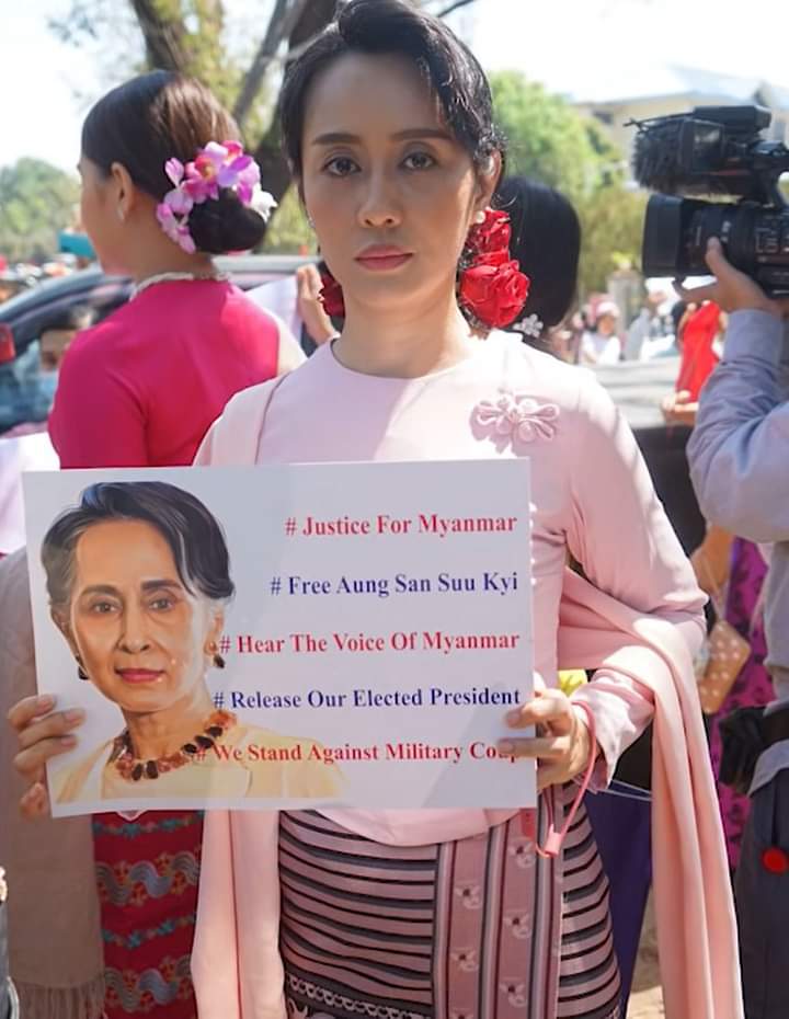 KhunnSint4's tweet photo. “We have decided to make sacrifices for the people,”Myanmar actress MyaHninYe Lwin,told #RFA in an interview about her decision to join the resistance against the military’s Feb1 coup.
Full interview:https://t.co/bTQj3yVZBa
#WhatsHappeningInMyanmar
#Sep29Coup https://t.co/H7dT5WUacq