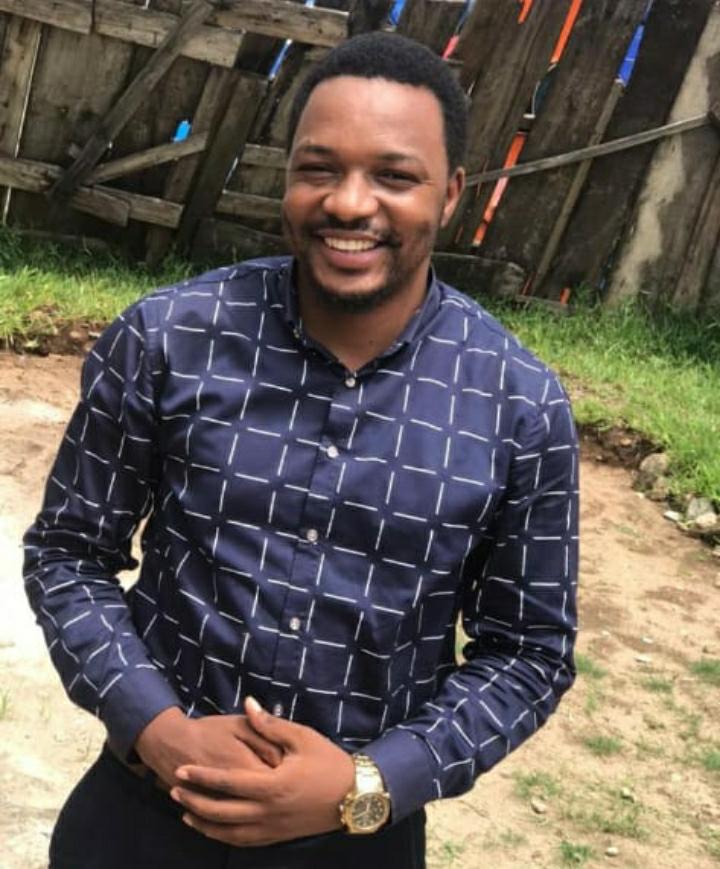 Twaha_Mwaipaya's tweet photo. Tar.  29.9.2020 nilisherehekea siku yangu ya kuzaliwa ndani ya Gereza la Singida Wafugwa na Mahabusu waliniimbia wimbo wa "Happy Birthday" Leo nanyi mnanitakia kheri ya kuzaliwa Mungu ni mwema kwetu sote, licha ya kukaa Gerezani siku 133 ila nguvu ni ileile

HAPPY BIRTHDAY TO ME. https://t.co/Djc22lI06P
