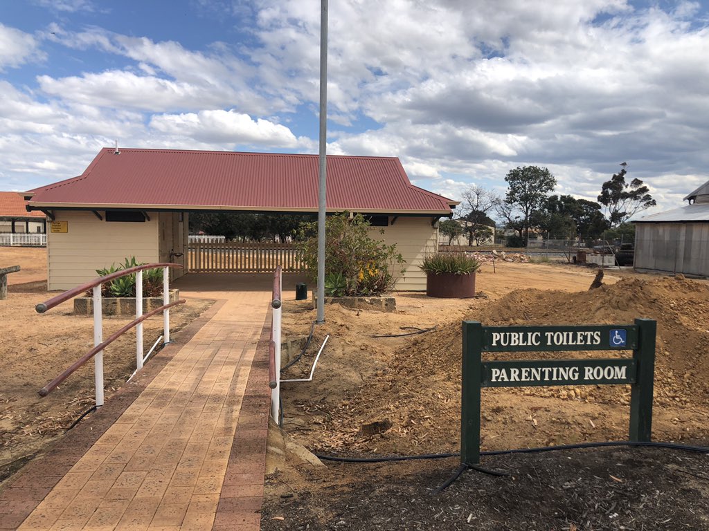 SarahJKnight's tweet image. Wyalkatchem Public Toilets are getting 5 stars from me. Clean. Nicely appointed. Stocked with toilet paper, soap and hand towels. Nice job Wylie! #publictoilets #wyalkatchem