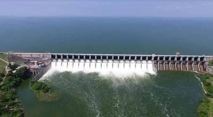 rajeshtope11's tweet photo. जायकवाडी धरणाच्या पाणीपातळीमध्ये झपाटयाने वाढ होत आहे.धरणाचा जलसाठा 95% झाल्याने गोदावरी नदीमध्ये जायकवाडी धरणातुन पाण्याचा विसर्ग करण्यात आला आहे.त्यामुळे गोदाकाठच्या नागरिकांनी सतर्कता बाळगावी,पुर्व��नुभव पाठीशी धरुन गोदाकाठच्या गावात राहणा-या सर्व
1/3 https://t.co/4uGoODZzTV
