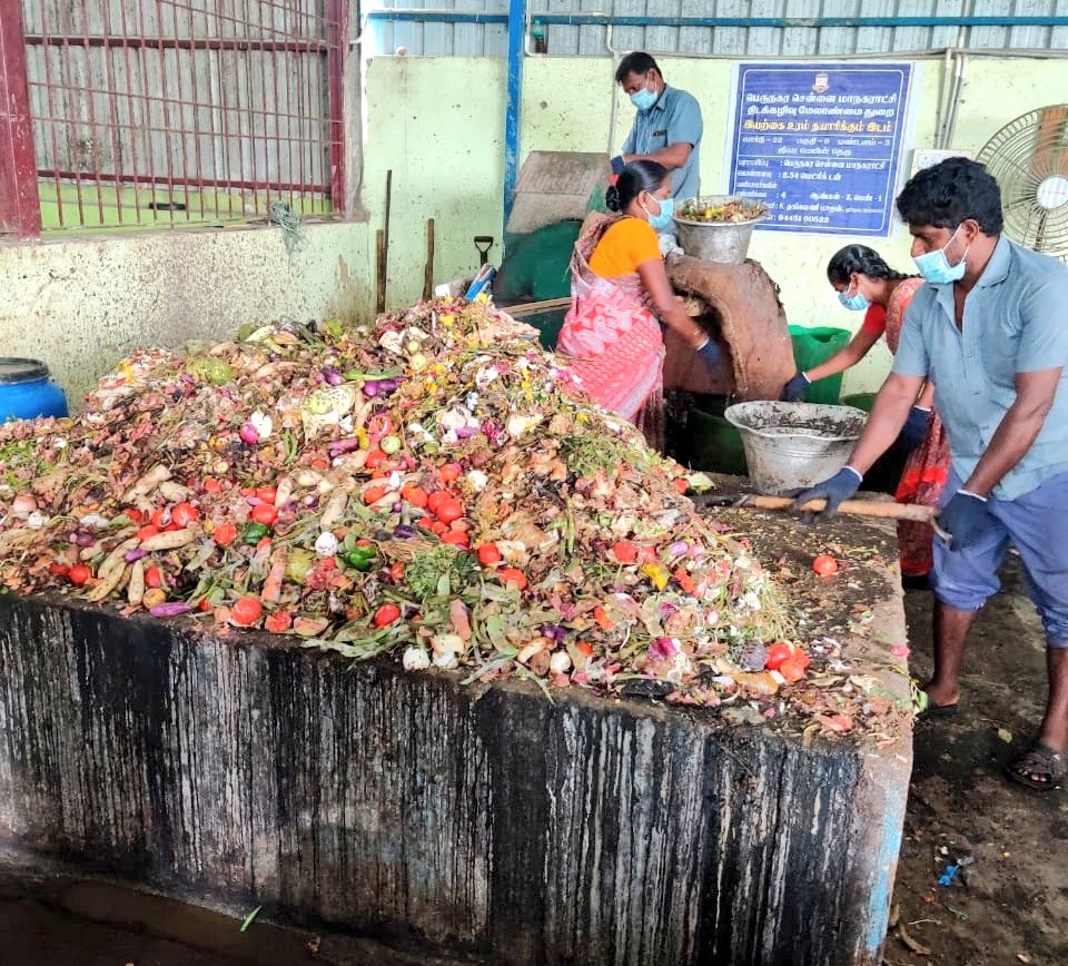 Waste recycling saves resources, energy, also creates jobs and generates revenue. #GCC is focused on #SWM! Today Commissioner, Thiru @GSBediIAS inspected the Micro Composting Centre at Kannadapalayam, Madhavaram, where household vegetable waste is converted into manure.