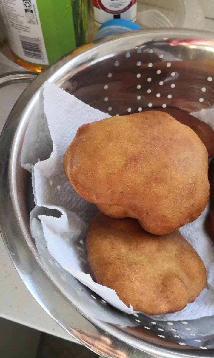 CurlsNtwirls's tweet image. #Lockdownrecipe of the day:  #Mangalorebuns. How I miss eating #buns, #golibaje, #chattambade, #podi in #NammaKudla. #Coconutchutney spiced with #curryleaves, mustard seeds compliment the subtle sweetness of the bananas in the buns #Mangalore #Bangalore #lockdownnz #COVID19