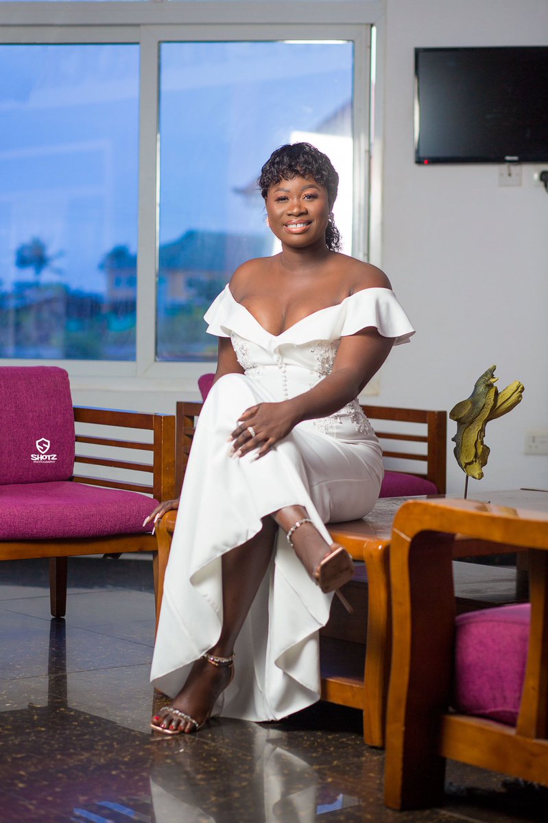 MbBuabeng's tweet photo. Praise to God for adding a year to my age 😇🎊💃 #EkumfiPrincess #MercyBee #TVPresenter @etv_ghana #Radioproducer @HAPPY989FM #Ayekooafterdriveshow #Girlvibes #like4like #September2021 #HAPPYBIRTHDAY https://t.co/ebPyslSPVj
