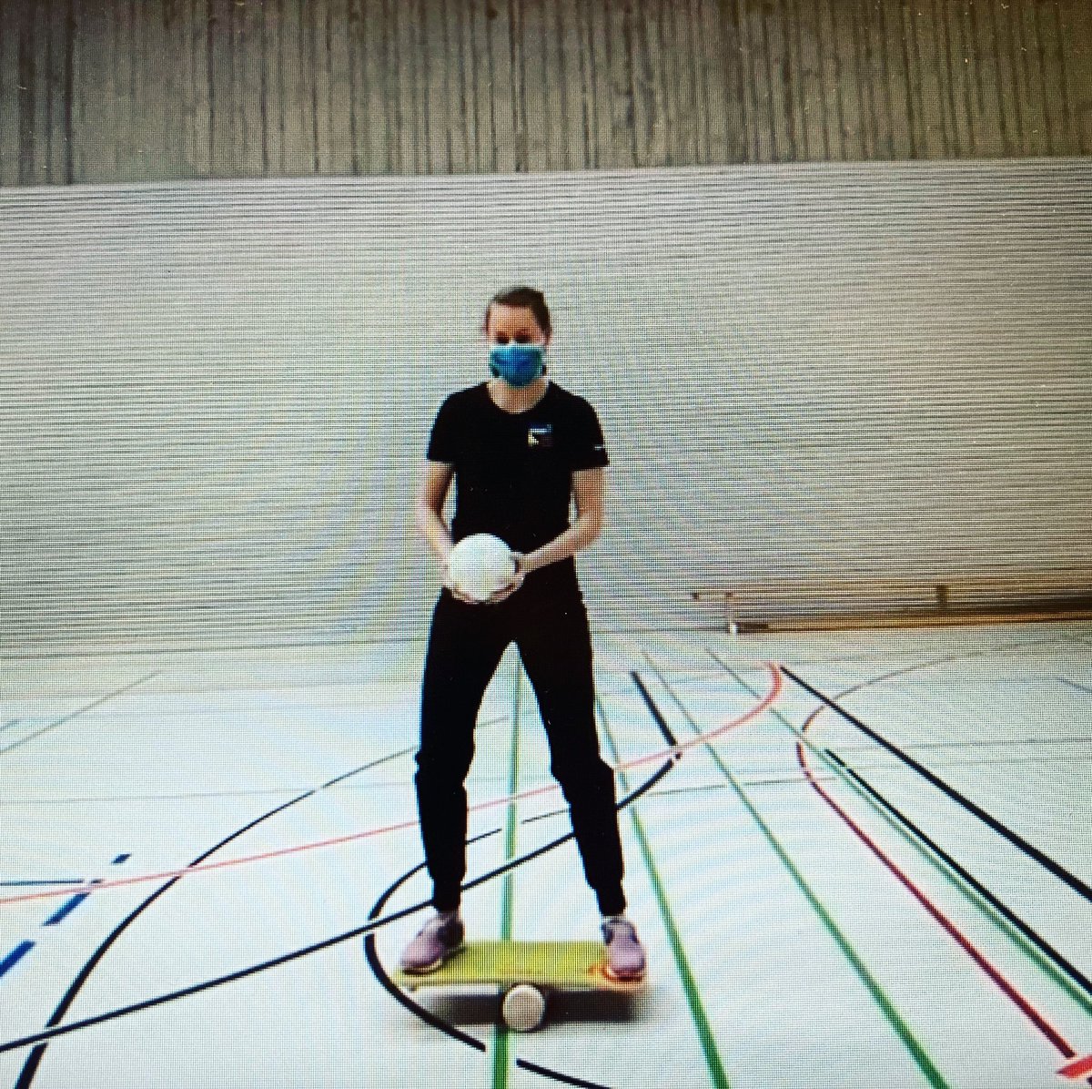 Déi europäesch Woch vum Sport huet d'Ziel de Sport an kierperlech Aktivitéit a ganz Europa ze fërderen.
Hei e puer witzeg Ureegungen fir är sportlech Aktivitéit vum Dag.
Loosst en Like do, wann dir genau sou faszinéiert sidd wéi mir!
youtube.com/watch?v=oc_Thf… 

#internationalschool